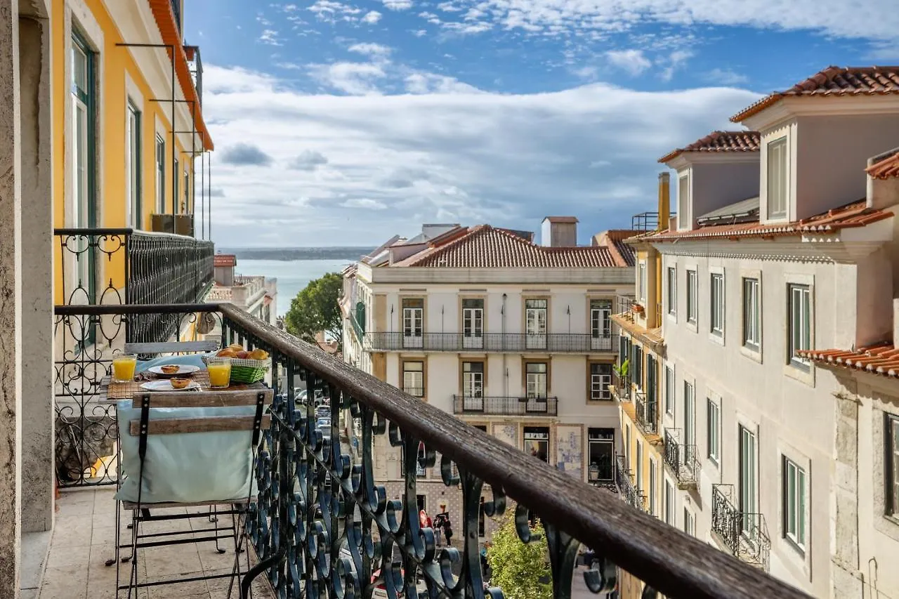 Castelo Apartment - Beautiful Balcony View Lisbona
