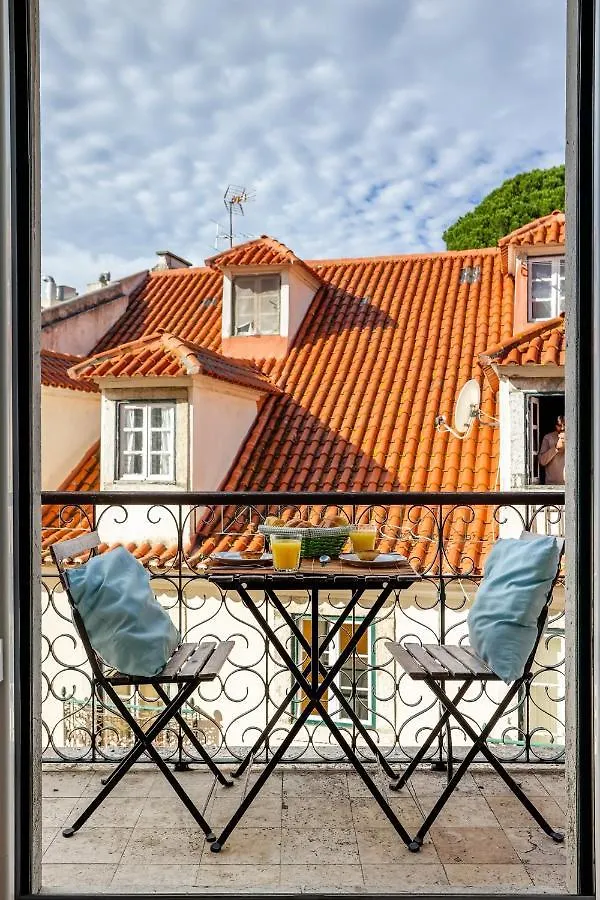 Castelo Apartment - Beautiful Balcony View Lisbona